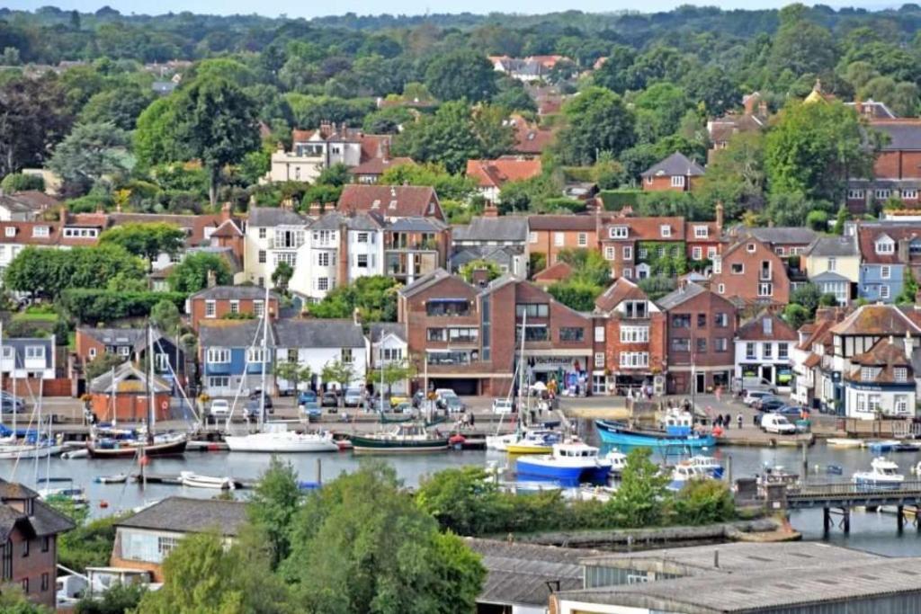 Stunning Luxury Apartment In Central Lymington Eksteriør billede