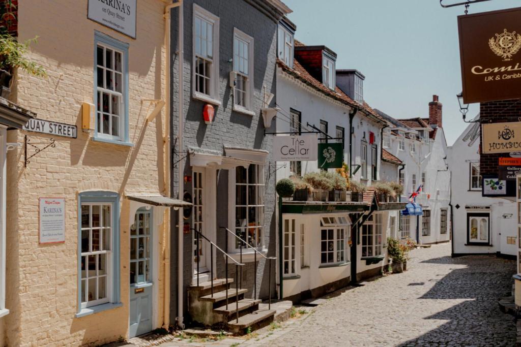 Stunning Luxury Apartment In Central Lymington Eksteriør billede